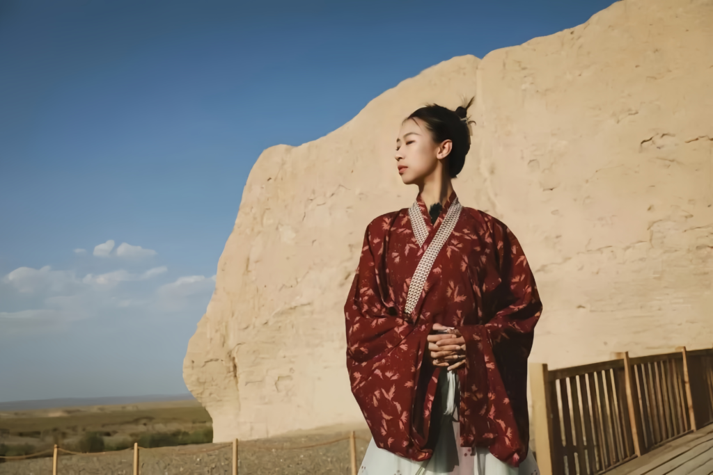 Jin Dynasty Hanfu ， Dunhuang Silk