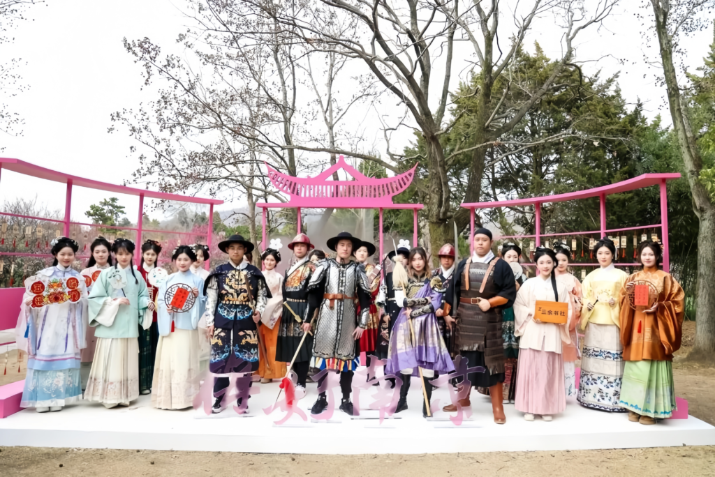 Hanfu festival,Nanjing Plum Blossom Festival, traditional Chinese clothing