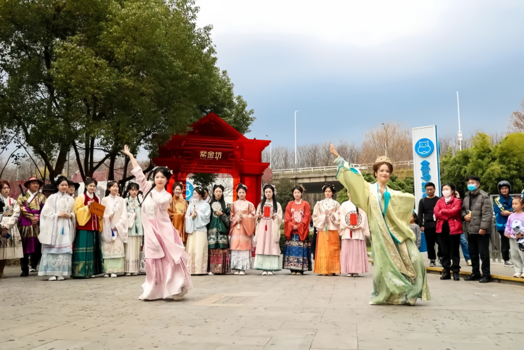 Hanfu festival,Nanjing Plum Blossom Festival, traditional Chinese clothing