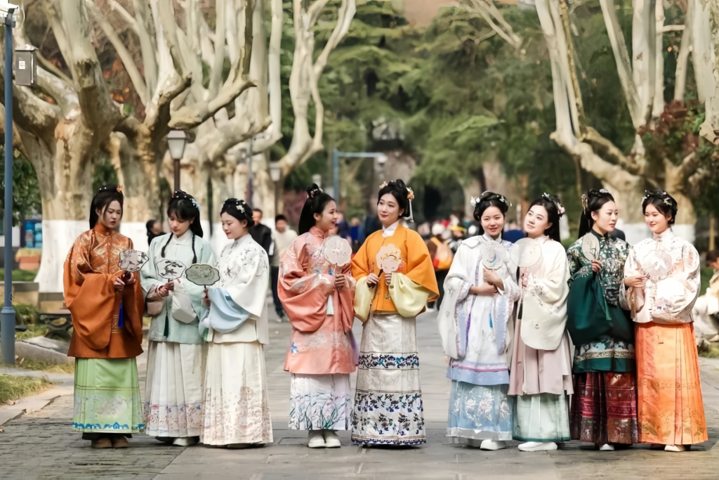 Hanfu festival,Nanjing Plum Blossom Festival, traditional Chinese clothing