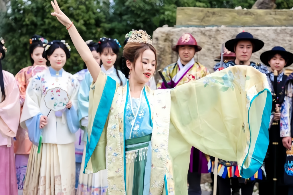 Hanfu festival,Nanjing Plum Blossom Festival, traditional Chinese clothing