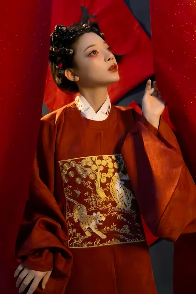 red hanfu