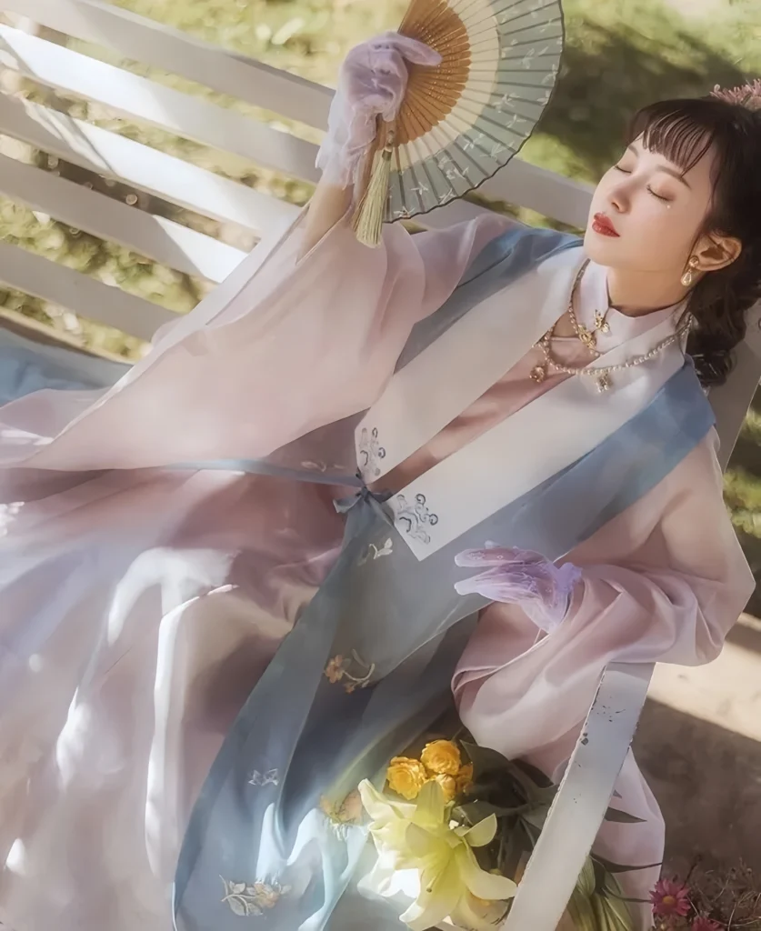 Winter Hanfu Look: 5 Bijia Styling Tips