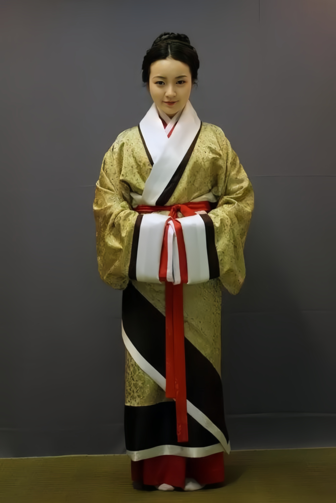 Evolution of Chinese Skirts in Traditional Clothing
From the Shen Yi to the Mamian skirt, the evolution of Chinese skirts spans thousands ofyears. Explore how Hanfu skirts shaped traditional Chinese clothing styles.