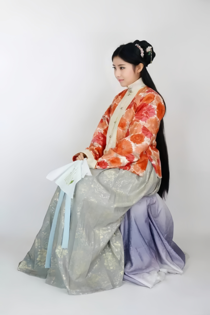 Evolution of Chinese Skirts in Traditional Clothing
From the Shen Yi to the Mamian skirt, the evolution of Chinese skirts spans thousands ofyears. Explore how Hanfu skirts shaped traditional Chinese clothing styles.