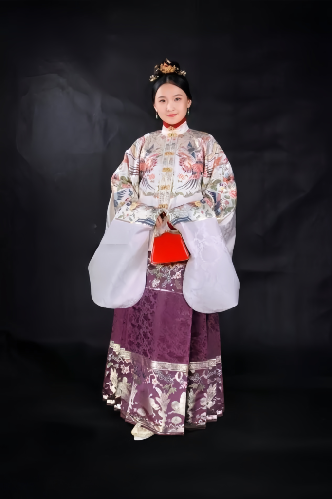Evolution of Chinese Skirts in Traditional Clothing
From the Shen Yi to the Mamian skirt, the evolution of Chinese skirts spans thousands ofyears. Explore how Hanfu skirts shaped traditional Chinese clothing styles.