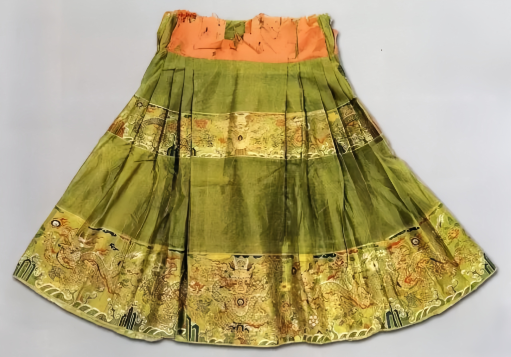 Evolution of Chinese Skirts in Traditional Clothing
From the Shen Yi to the Mamian skirt, the evolution of Chinese skirts spans thousands ofyears. Explore how Hanfu skirts shaped traditional Chinese clothing styles.