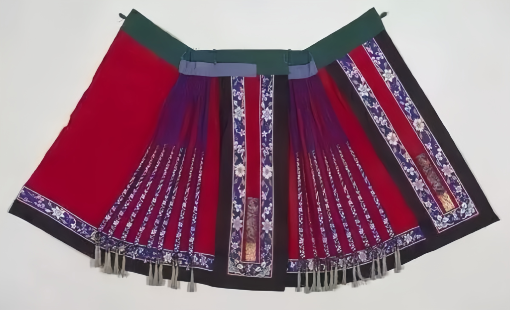 Evolution of Chinese Skirts in Traditional Clothing
From the Shen Yi to the Mamian skirt, the evolution of Chinese skirts spans thousands ofyears. Explore how Hanfu skirts shaped traditional Chinese clothing styles.