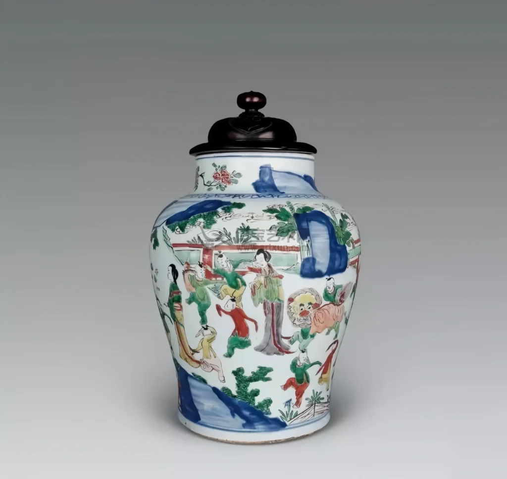 Hanfu in Artworks: From Paintings to Literature and Ceramics
Discover Hanfu in artworks, from ancient paintings and ceramic designs to literature, showcasing the lasting beauty of traditional Chinese clothing.