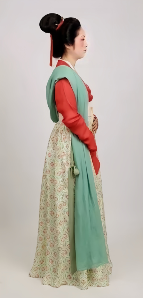 Evolution of Chinese Skirts in Traditional Clothing
From the Shen Yi to the Mamian skirt, the evolution of Chinese skirts spans thousands ofyears. Explore how Hanfu skirts shaped traditional Chinese clothing styles.