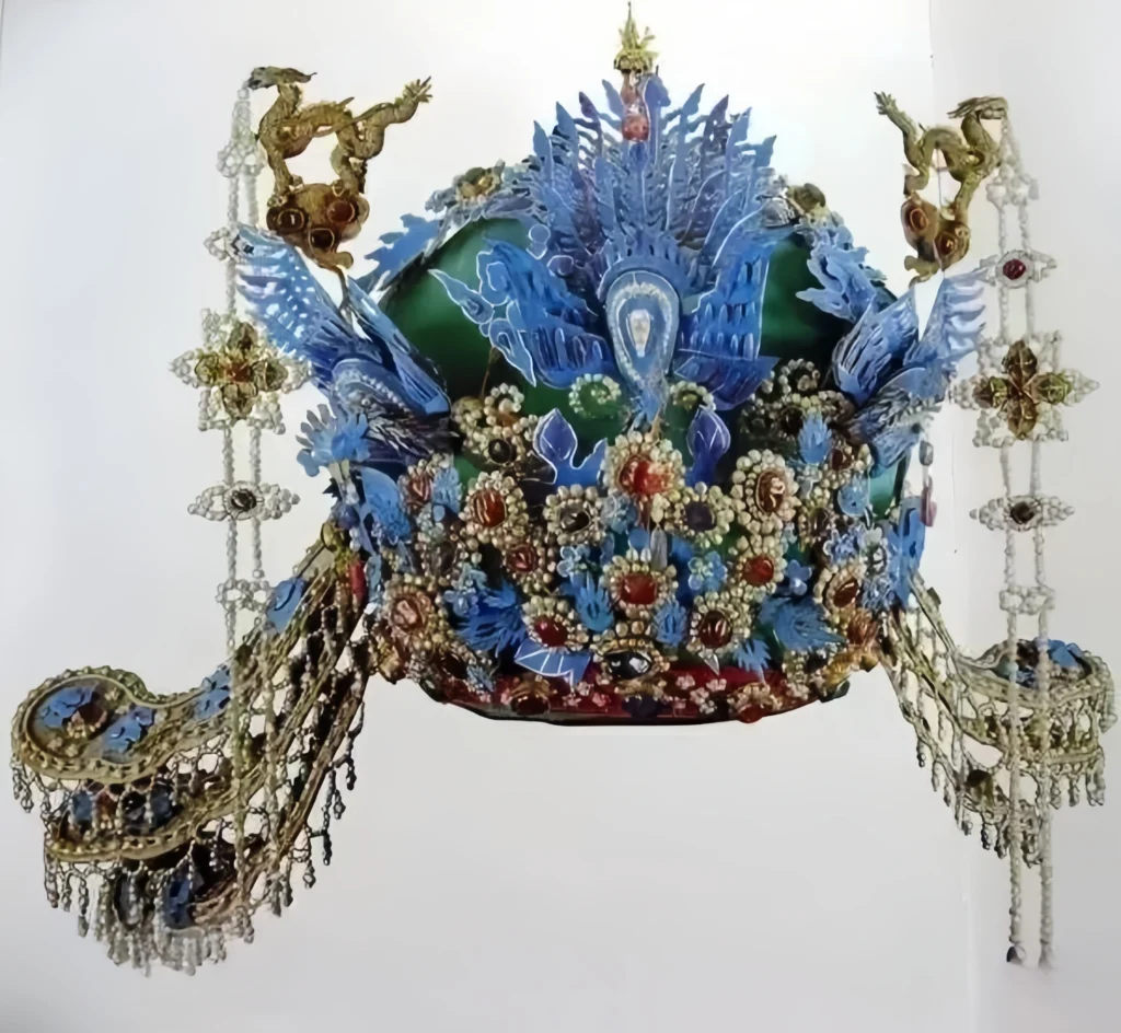Ming dynasty phoenix crowns
Traditional Chinese headpieces
Chinese royal jewelry
Historical Ming fashion
Ming dynasty royal artifacts