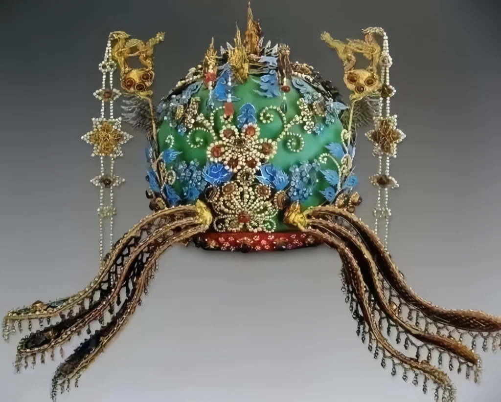 Ming dynasty phoenix crowns
Traditional Chinese headpieces
Chinese royal jewelry
Historical Ming fashion
Ming dynasty royal artifacts