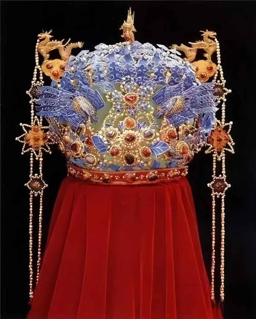 Ming dynasty phoenix crowns
Traditional Chinese headpieces
Chinese royal jewelry
Historical Ming fashion
Ming dynasty royal artifacts
