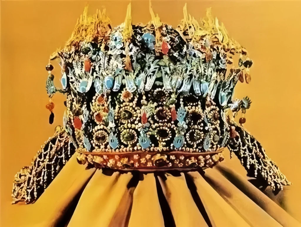 Ming dynasty phoenix crowns
Traditional Chinese headpieces
Chinese royal jewelry
Historical Ming fashion
Ming dynasty royal artifacts