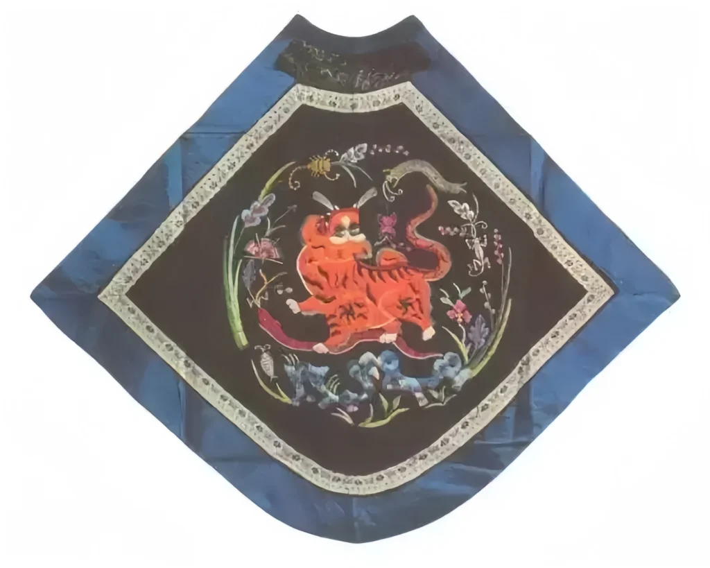 ancient Chinese underwear
Hanfu dudou
ancient Hanfu underwear
Hanfu underwear
traditional Chineseunder garments