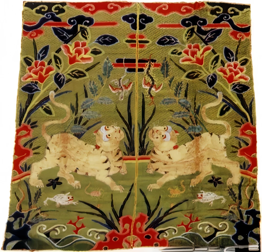 Ming auspicious clothing
Ming festival clothes
Ming seasonal motifs
Ming Hanfu pattern
Ming Dynasty Hanfu